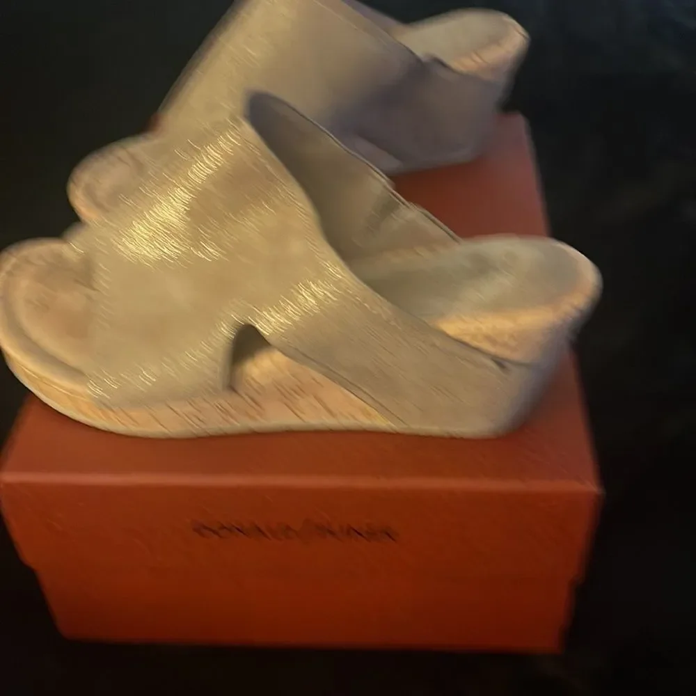 Donald Pliner light bronzed distressed metallic wedge heels size 7